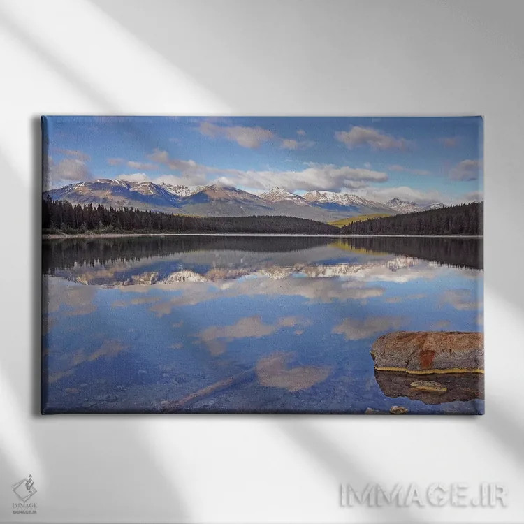 تابلو دریاچه پاتریشیا اثر برایان ولف - نمای روبهرو روی دیوار