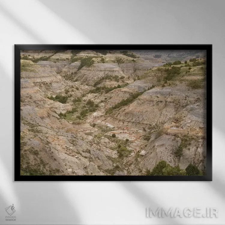 تابلو سرزمینهای بَد داکوتای شمالی اثر برایان ولف - نمای قابدار مشکی