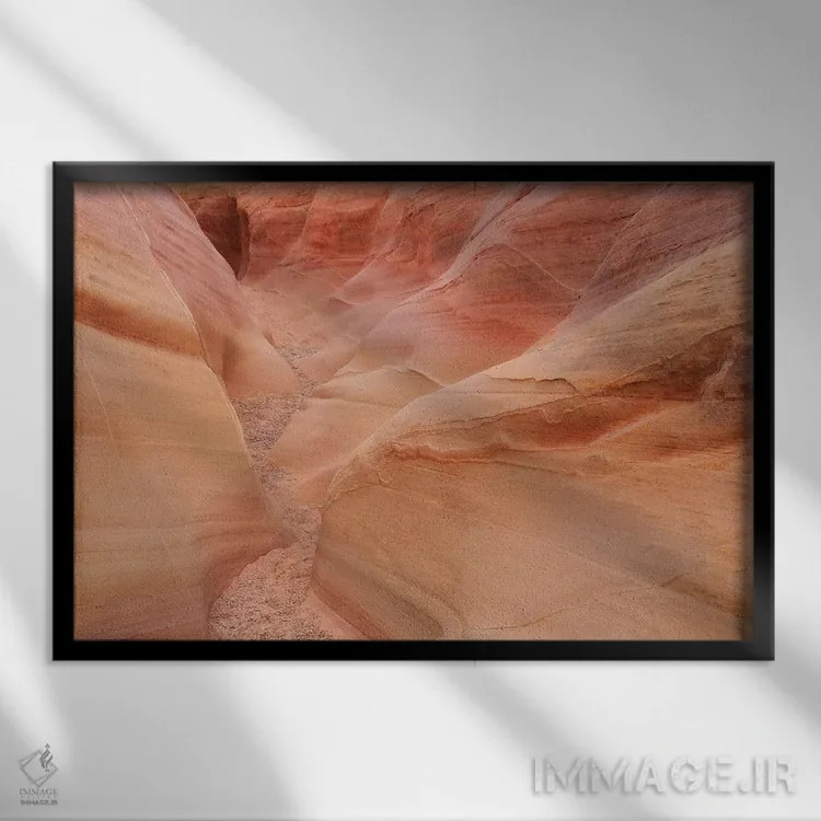 تابلو دره صورتی اثر برایان ولف - نمای قابدار مشکی