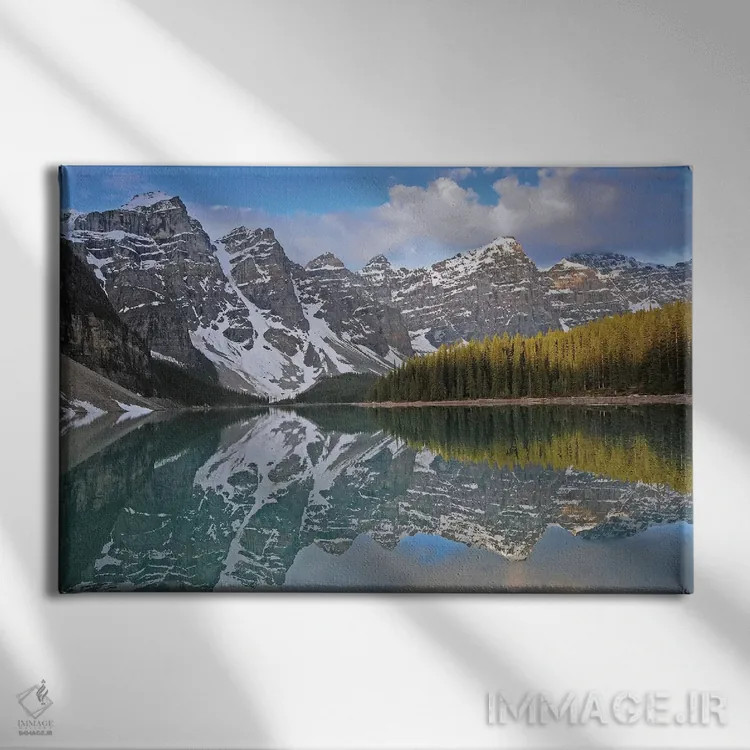 تابلو باریکهای از نور اثر برایان ولف - نمای روبهرو روی دیوار