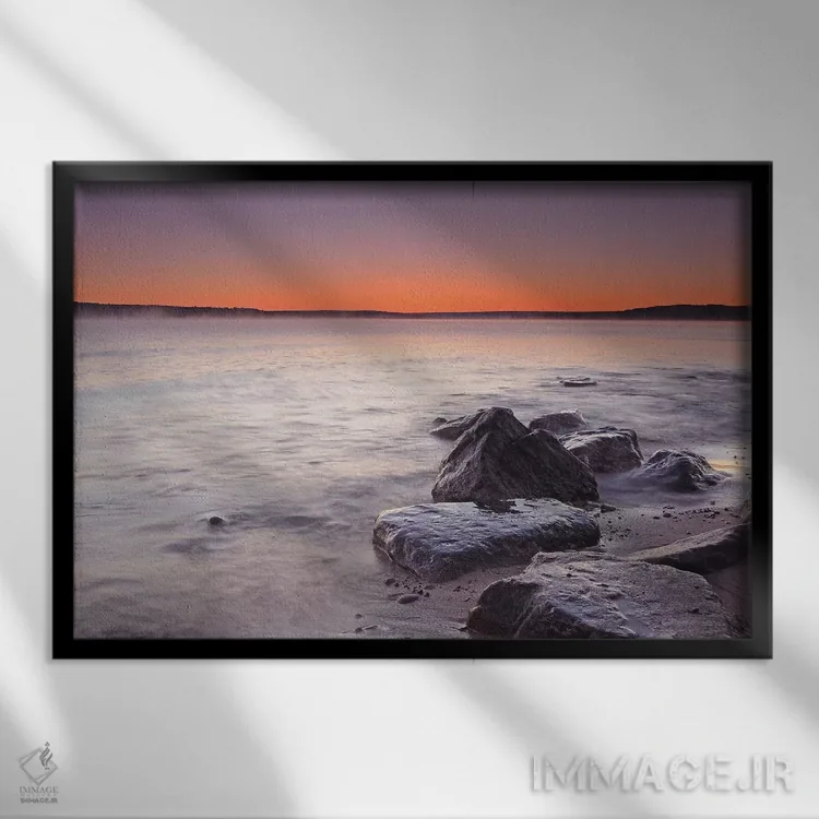 تابلو طلوع در ساحل بی فرنس اثر برایان ولف - نمای قابدار مشکی