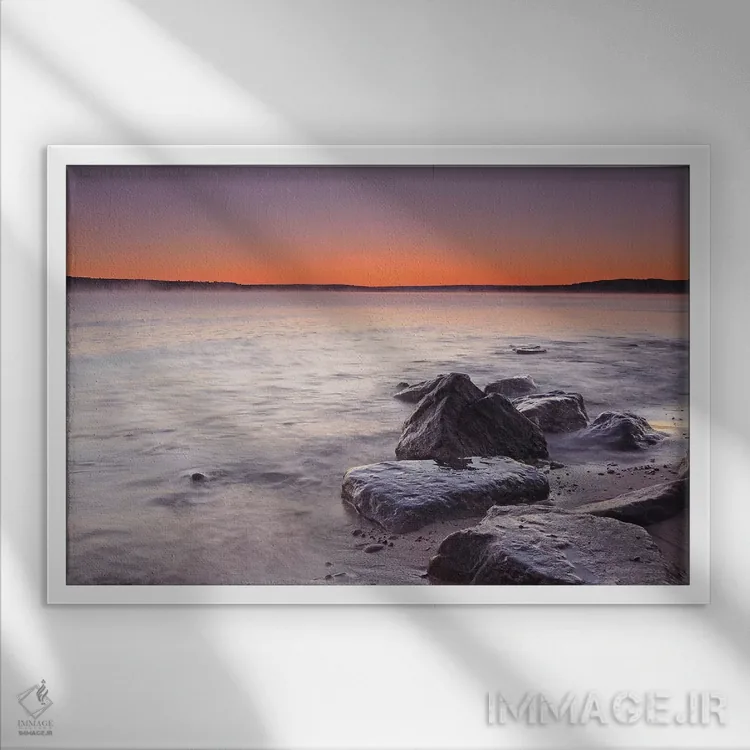 تابلو طلوع در ساحل بی فرنس اثر برایان ولف - نمای قابدار سفید