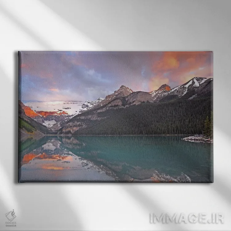 تابلو طلوع آفتاب بر دریاچه لوئیز اثر برایان ولف - نمای روبهرو روی دیوار