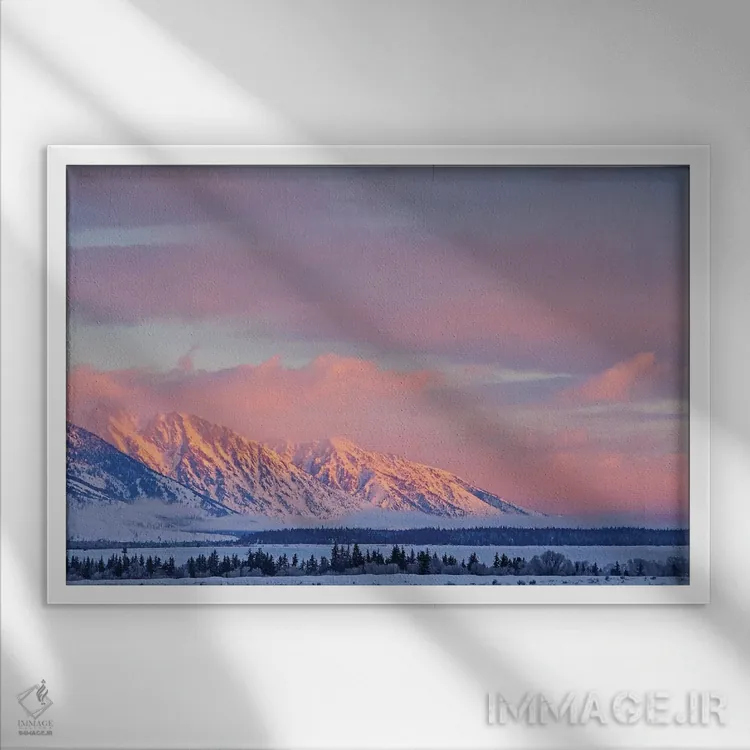 تابلو طلوع آفتاب بر رشتهکوه تتون اثر برایان ولف - نمای قابدار سفید