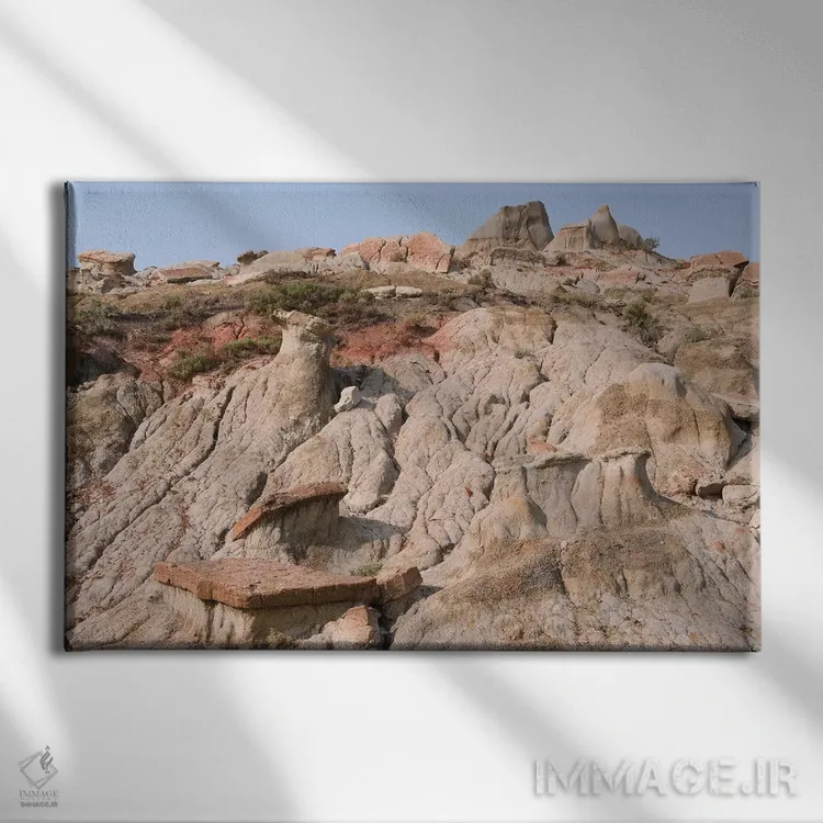 تابلو طرح سرزمینهای بایر اثر برایان ولف - نمای روبهرو روی دیوار