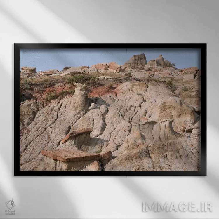 تابلو طرح سرزمینهای بایر اثر برایان ولف - نمای قابدار مشکی