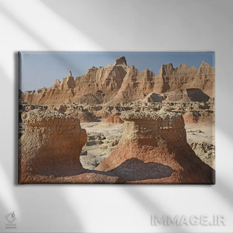 تابلو در (نماد یا منطقه خاص) اثر برایان ولف - نمای روبهرو روی دیوار