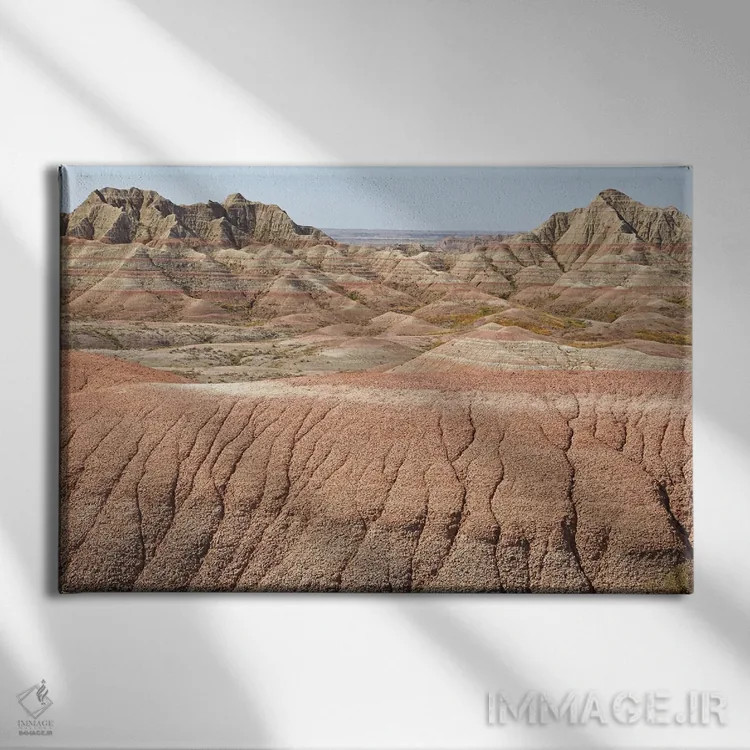 تابلو شکلگیریهای بدلندز اثر برایان ولف - نمای روبهرو روی دیوار