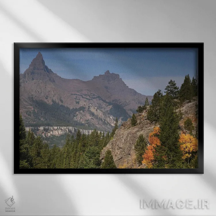 تابلو قلههای یلواستون اثر برایان ولف - نمای قابدار مشکی