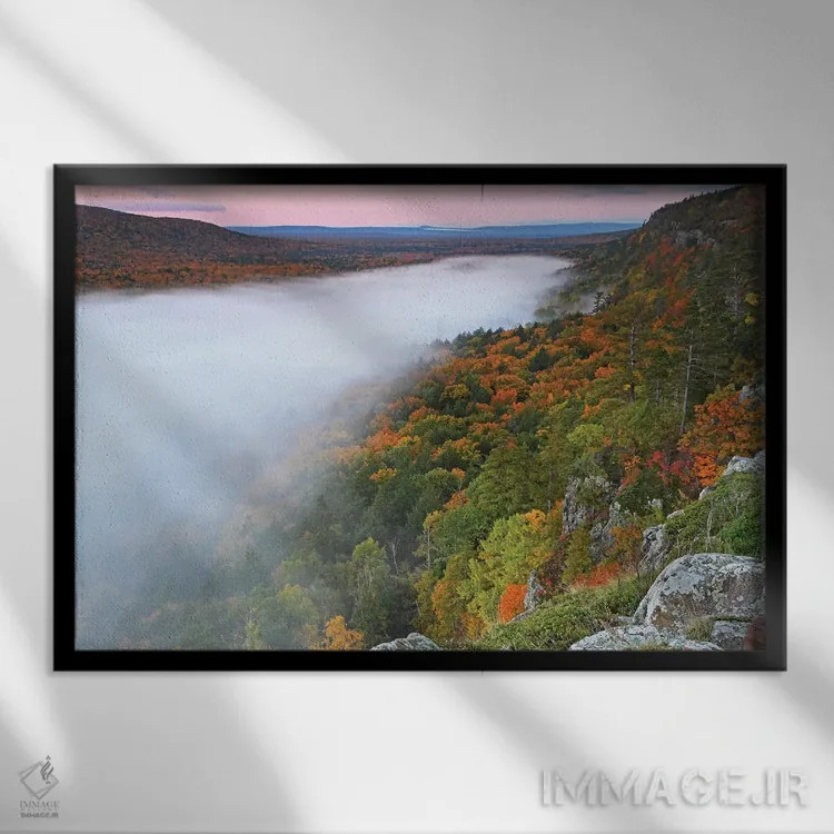 تابلو ابرها بر فراز دریاچه ابرها اثر برایان ولف - نمای قابدار مشکی