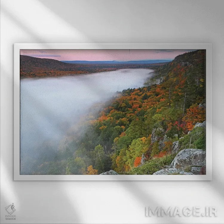 تابلو ابرها بر فراز دریاچه ابرها اثر برایان ولف - نمای قابدار سفید