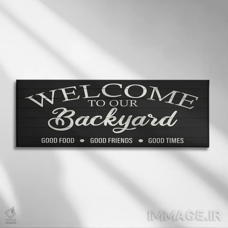 تابلو حیاط خلوت خوشآمدید اثر کیمبرلی آلن - نمای روبهرو روی دیوار