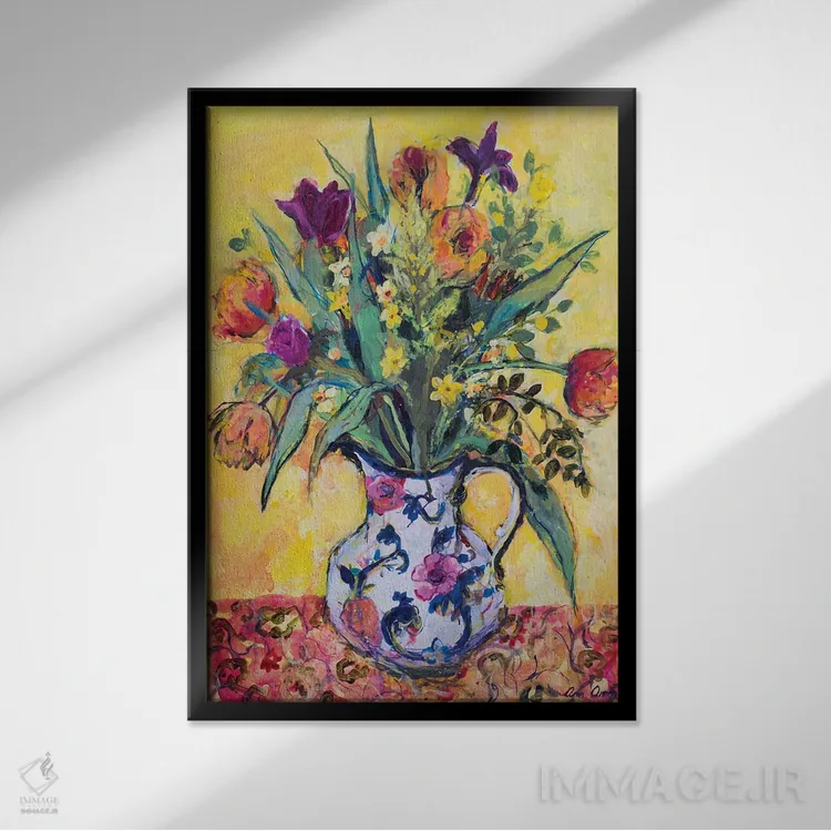تابلو کوزهٔ گلهای بهاری روی زمینهٔ زرد اثر آن اورام - نمای قابدار مشکی