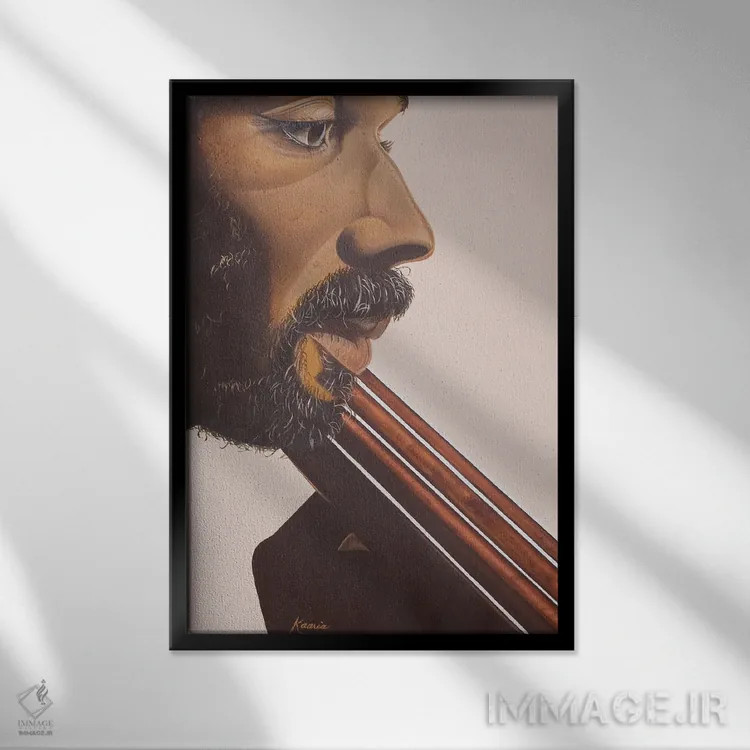 تابلو نوازندهٔ بیس چهارم، ۲۰۰۷ اثر کاریا موچرهرا - نمای قابدار مشکی