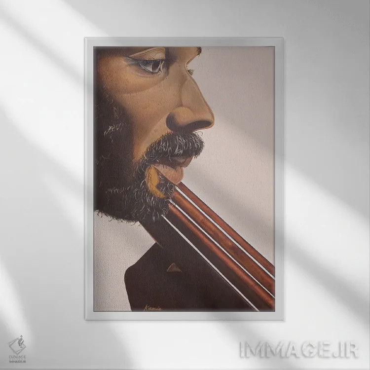 تابلو نوازندهٔ بیس چهارم، ۲۰۰۷ اثر کاریا موچرهرا - نمای قابدار سفید