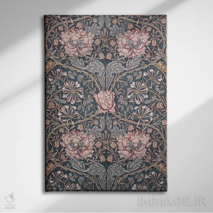 تابلو پیچ امینالدوله، ۱۸۷۶ اثر ویلیام موریس (طراح و هنرمند بریتانیایی) - نمای روبهرو روی دیوار
