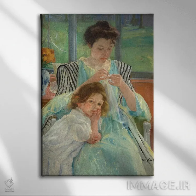 تابلو مادر جوان در حال خیاطی، ۱۹۰۰ اثر مری استیونسون کاسات (نقاش آمریکایی) - نمای روبهرو روی دیوار