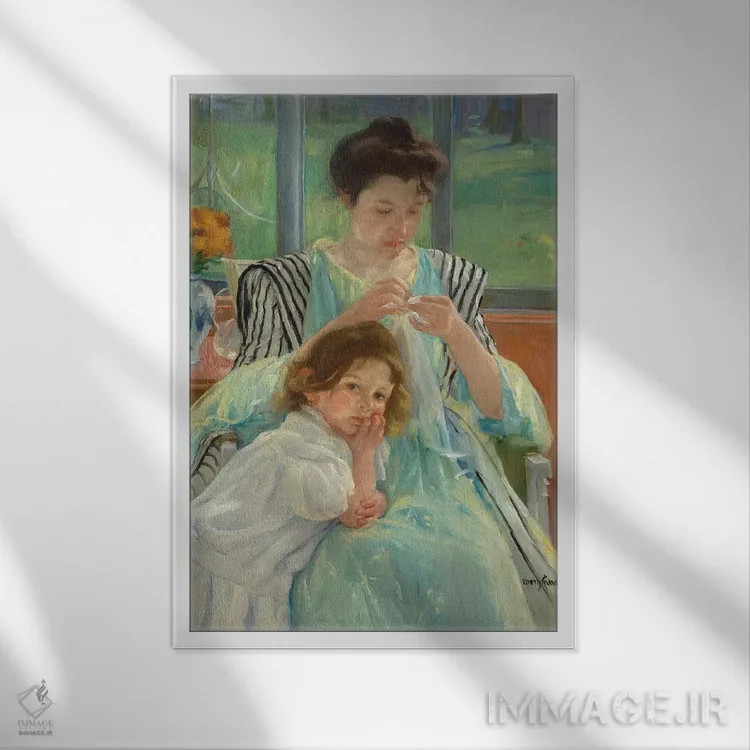 تابلو مادر جوان در حال خیاطی، ۱۹۰۰ اثر مری استیونسون کاسات (نقاش آمریکایی) - نمای قابدار سفید