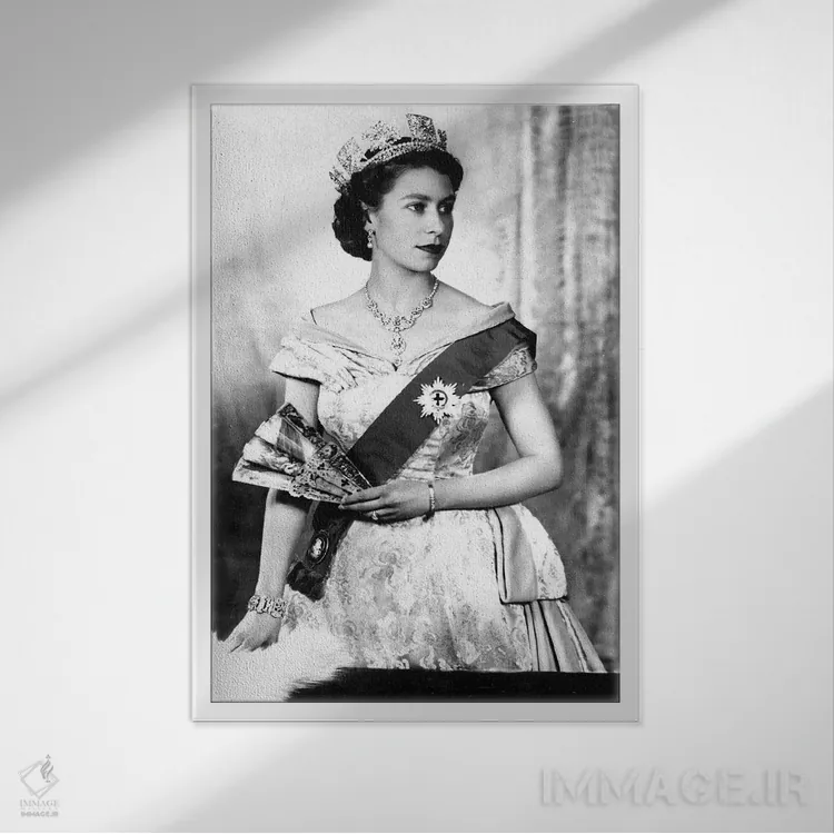 تابلو 1952,ملکه الیزابت دوم انگلستان، ۱۹۵۲ اثر دوروتی وایلباورگ (عکاس پرتره انگلیسی) - نمای قابدار سفید