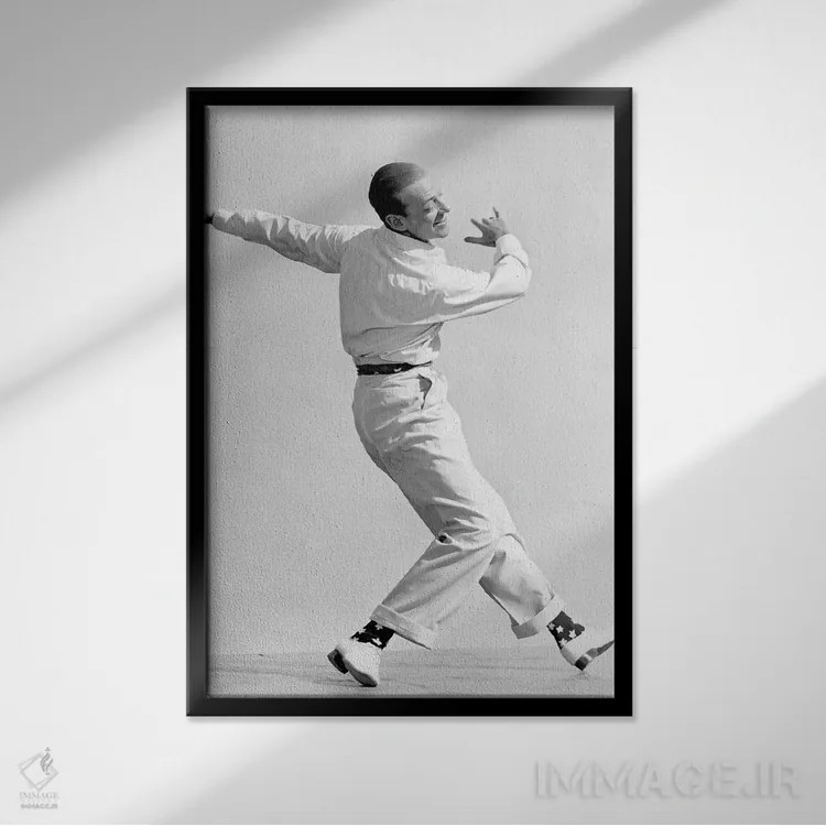 تابلو هتل هالیدی با فرد آستِر، ۱۹۴۲ اثر رو دز آرشیو (آرشیو خیابان) - نمای قابدار مشکی