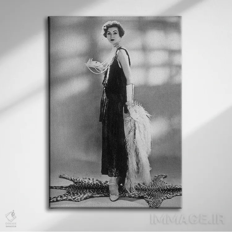 تابلو 1928,زن با لباس شنل، ۱۹۲۸ اثر رو دز آرشیو (آرشیو خیابان) - نمای روبهرو روی دیوار