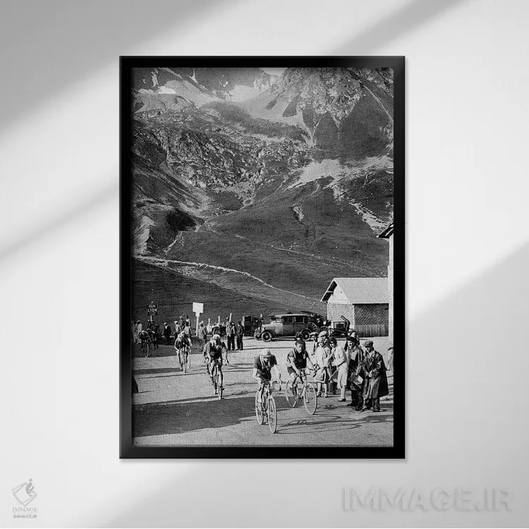 تابلو 15th leg Grenoble/Evian on July 20 : here Antonin Magne ahead at the Lautaret pass,تور دو فرانس ۱۹۲۹، مرحله پانزدهم: گرونوبل تا اویان در ۲۰ ژوئیه؛ آنتونن منیه در قدمگاه لوتاره جلوتر است اثر رو دز آرشیو (آرشیو خیابان) - نمای قابدار مشکی