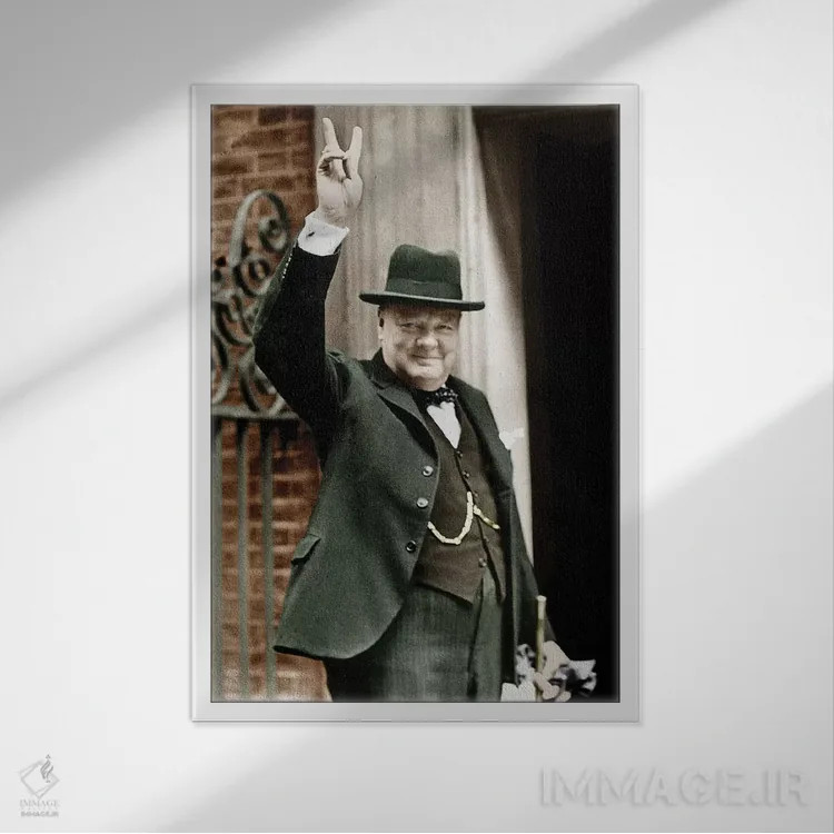 تابلو June 1943,وینستون چرچیل در حال نشان دادن علامت پیروزی مقابل خانه شماره ۱۰ داونینگ، ژوئن ۱۹۴۳ اثر رو دز آرشیو (آرشیو خیابان) - نمای قابدار سفید