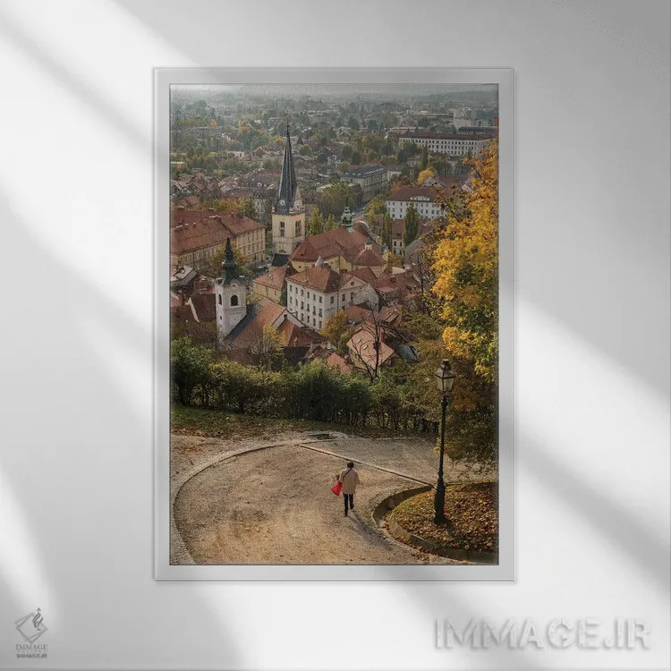 تابلو اسلوونی، لیوبلیانا. نور عصرگاهی بر قلب بافت قدیمی شهر تابیده است اثر برندا ثارپ - نمای قابدار سفید