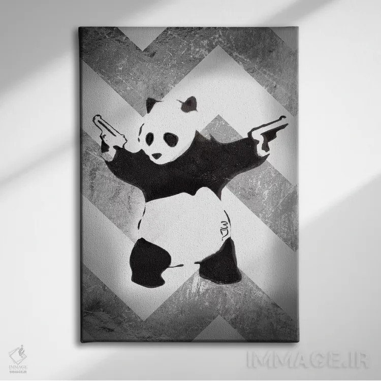 تابلو پاندا با اسلحه روی شورون نقرهای اثر هنرمند ناشناس - نمای روبهرو روی دیوار