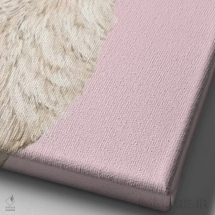 تابلو لامای بازیگوش که آدامس بادکنکی را در رنگ صورتی میجود اثر بگ نوز ورک (استودیو) - نمای نزدیک بافت بوم