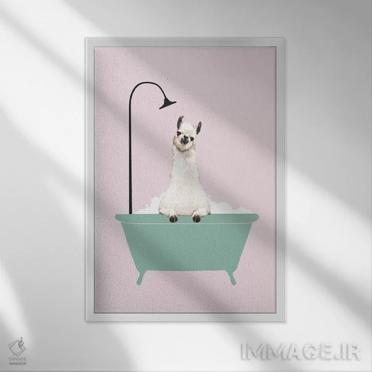 تابلو لاما در حال لذت بردن از حمام کف اثر بگ نوز ورک (استودیو) - نمای قابدار سفید