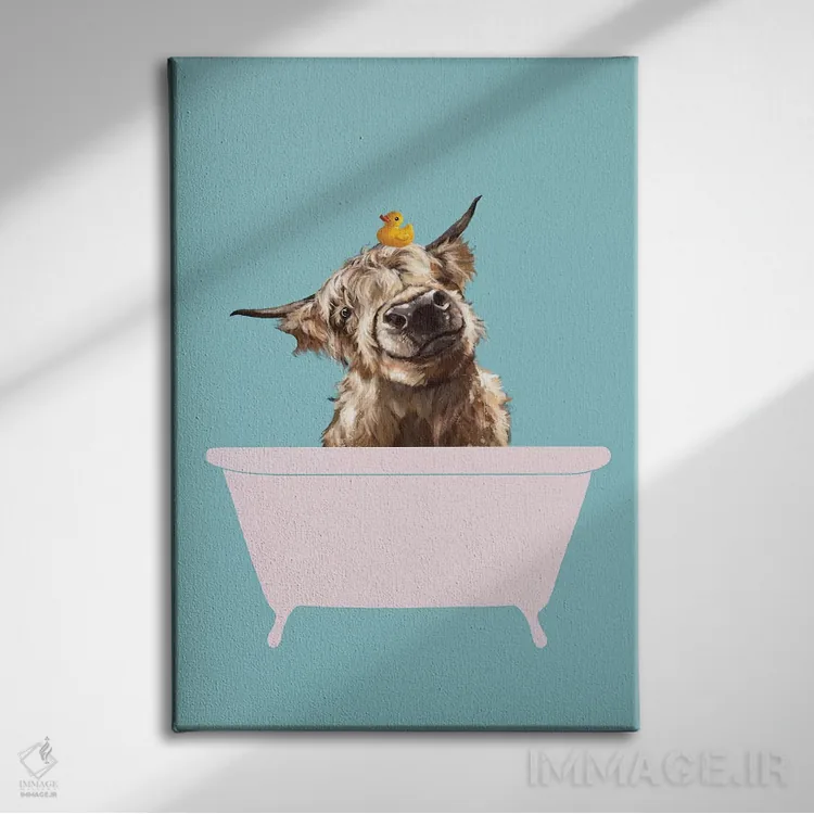 تابلو گاو کوهستانی بازیگوش در وان حمام اثر بگ نوز ورک (استودیو) - نمای روبهرو روی دیوار