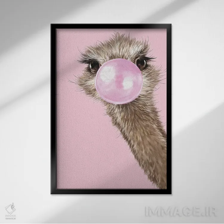 تابلو شترمرغ با آدامس بادکنکی در رنگ صورتی اثر بگ نوز ورک (استودیو) - نمای قابدار مشکی