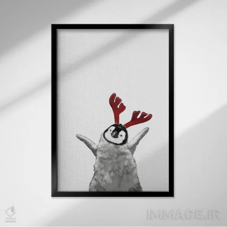 تابلو بچه پنگوئن کریسمسی با شاخ گوزن اثر بگ نوز ورک (استودیو) - نمای قابدار مشکی