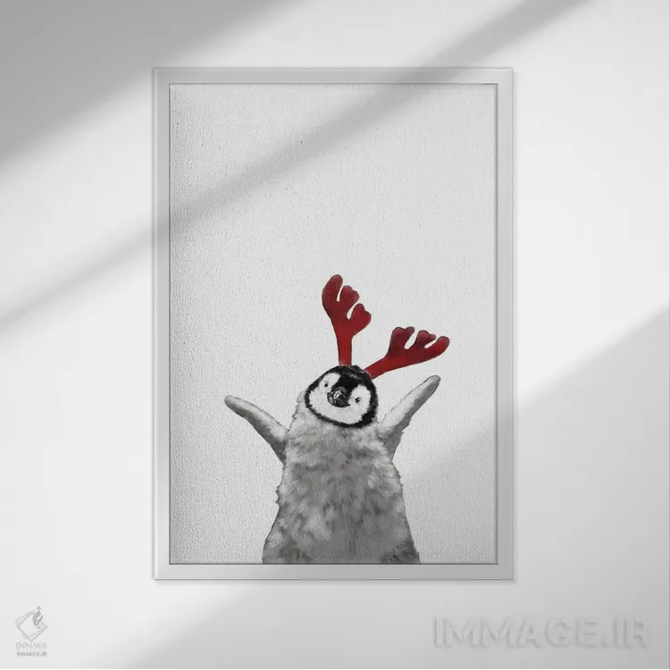 تابلو بچه پنگوئن کریسمسی با شاخ گوزن اثر بگ نوز ورک (استودیو) - نمای قابدار سفید