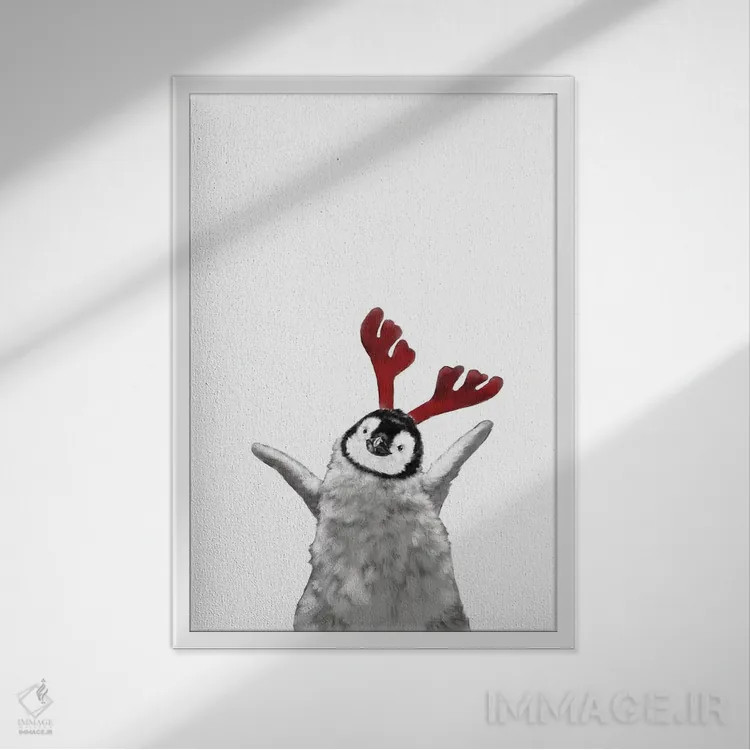 تابلو بچه پنگوئن کریسمسی با شاخ گوزن اثر بگ نوز ورک (استودیو) - نمای قابدار سفید