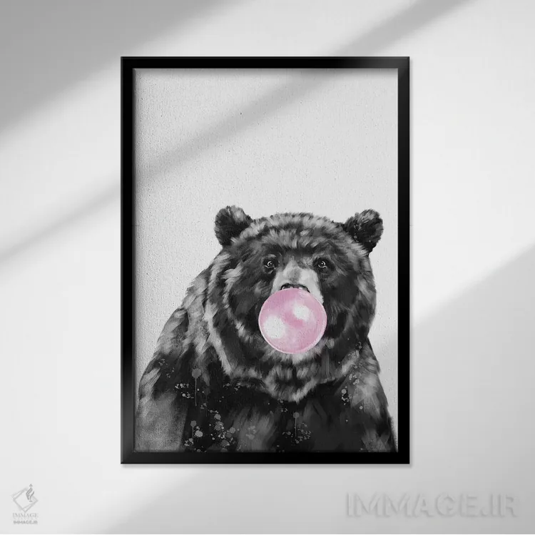 تابلو خرس سیاه بزرگ با آدامس بادکنکی اثر بگ نوز ورک (استودیو) - نمای قابدار مشکی