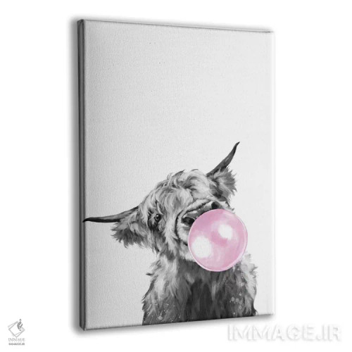 تابلو گاو کوهستانی در حال فوت کردن آدامس بادکنکی (سیاه و سفید) اثر بگ نوز ورک (استودیو) - نمای پرسپکتیو محصول