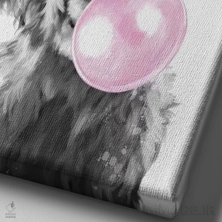 تابلو گاو کوهستانی در حال فوت کردن آدامس بادکنکی (سیاه و سفید) اثر بگ نوز ورک (استودیو) - نمای نزدیک بافت بوم