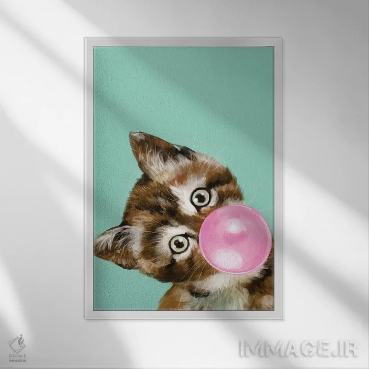 تابلو بچهگربه در حال فوت کردن آدامس بادکنکی در رنگ سبز اثر بگ نوز ورک (استودیو) - نمای قابدار سفید