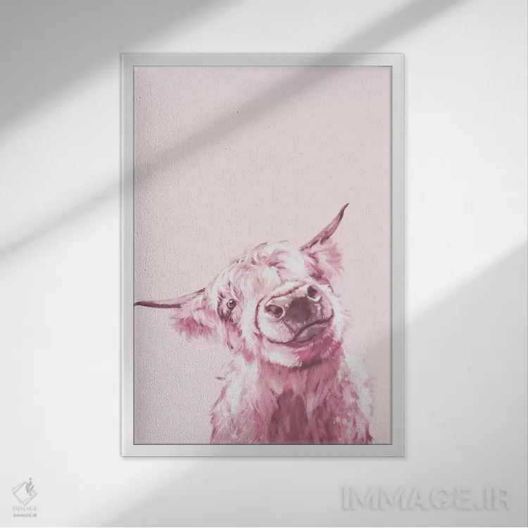 تابلو گاو کوهستانی در رنگ صورتی اثر بگ نوز ورک (استودیو) - نمای قابدار سفید