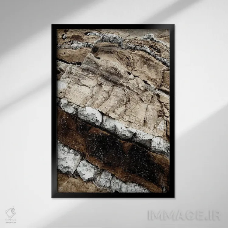 تابلو صخرههای دریایی اثر ۳۳ استخوان شکسته - نمای قابدار مشکی
