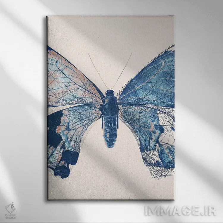 تابلو پروانه V اثر ۳۳ استخوان شکسته - نمای روبهرو روی دیوار