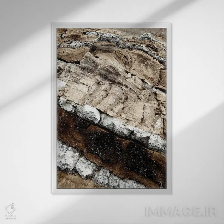 تابلو صخرههای دریایی اثر ۳۳ استخوان شکسته - نمای قابدار سفید