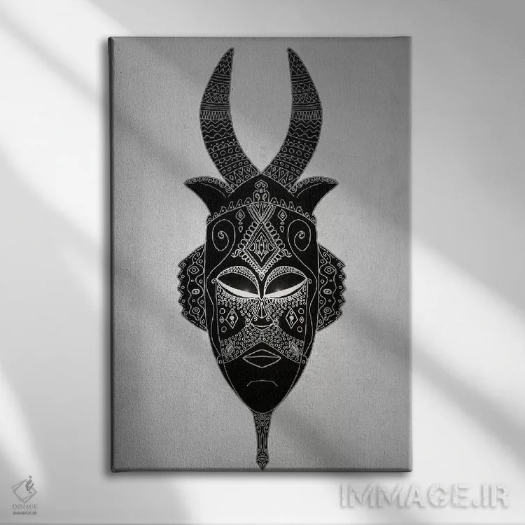 تابلو نقاب قبیلهای شاخدار ۱ اثر باروف - نمای روبهرو روی دیوار