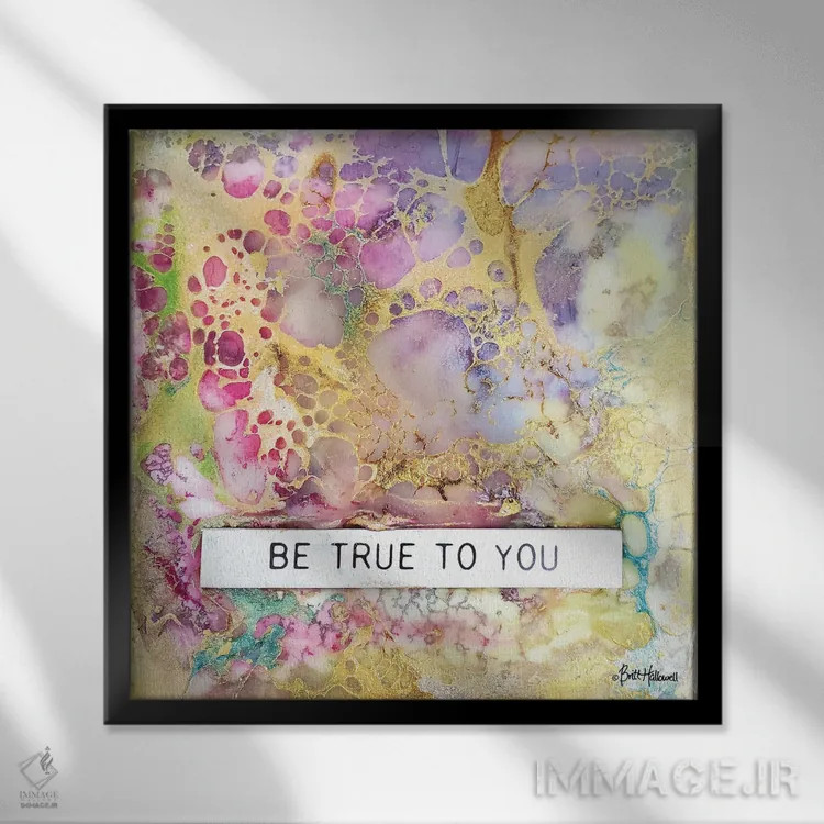 تابلو همان خودت باش اثر بریت هالوِول - نمای قابدار مشکی