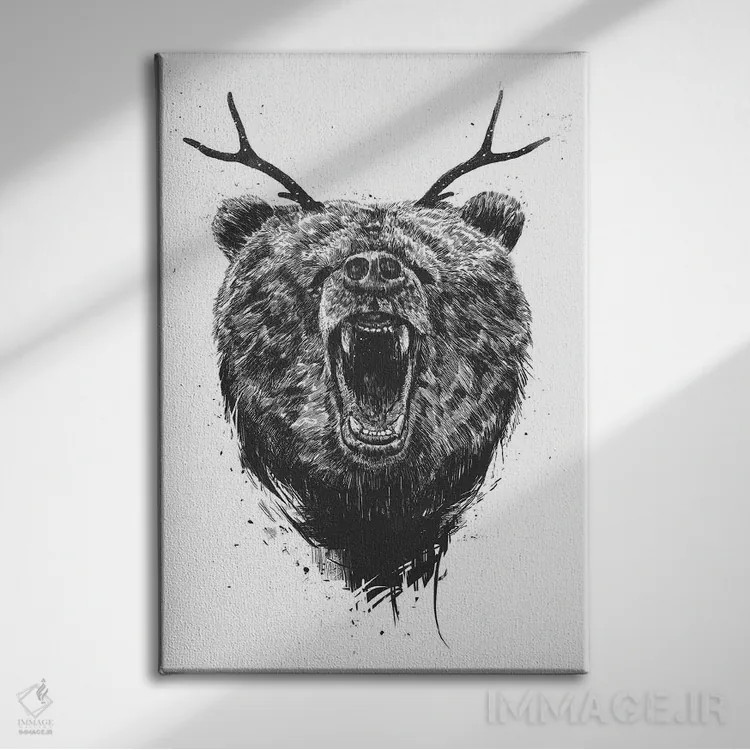 تابلو خرس عصبانی با شاخ گوزن اثر بالازس شولتی - نمای روبهرو روی دیوار