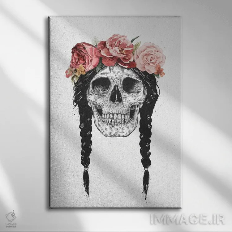 تابلو جمجمه با تاج گل اثر بالازس شولتی - نمای روبهرو روی دیوار