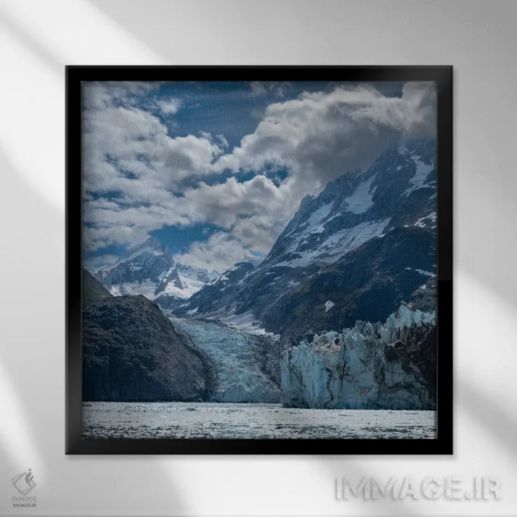 تابلو کوههای مرتفع اطراف ورودی جانز هاپکینز باعث ایجاد یخچالهای فراوانی میشوند اثر بتی سدرکوئیست - نمای قابدار مشکی