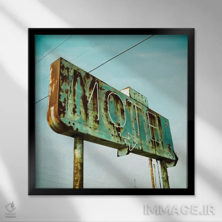 تابلو متل قدیمی I اثر ریکپچریست (نام مستعار هنری - اشاره به بازیابی تصاویر) - نمای قابدار مشکی